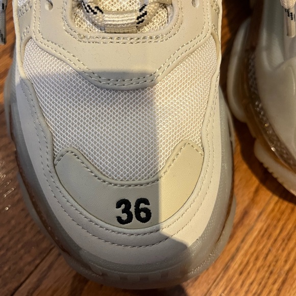 BALENCIAGA Off-White Triple S Sneakers - Picture 12 of 17